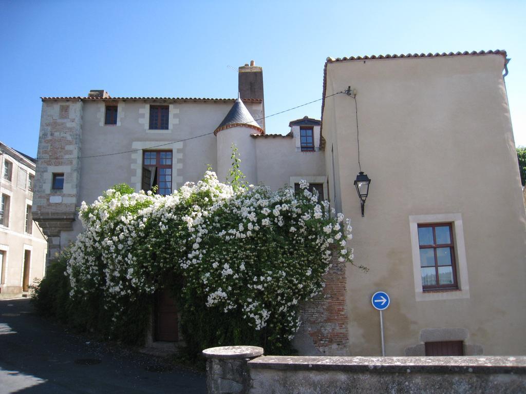 Bed and Breakfast Le Logis Des Tourelles Beaupreau Экстерьер фото
